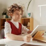 Bí quyết chọn khóa học online cho trẻ giúp phát triển tư duy toàn diện