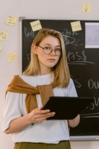 Hướng dẫn app học tập cho học sinh: So sánh nền tảng quản lý lớp học và ứng dụng hỏi đáp - vietlearning tin giáo dục