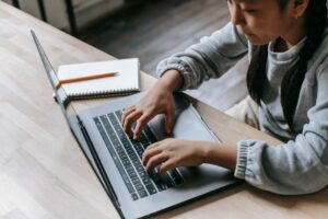Bí quyết chọn khóa học tiếng anh online cho bé hiệu quả và lộ trình tại nhà - Hình ảnh chi tiết