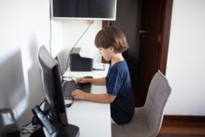 Bí quyết và mẹo khóa học online cho trẻ an toàn, hiệu quả mà cha mẹ cần biết - Khóa Học Online