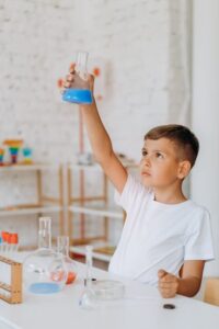 Cẩm nang giáo dục STEM và STEAM cho trẻ Hà Nội: Phương pháp giúp trẻ phát triển toàn diện - vietlearning tin giáo dục