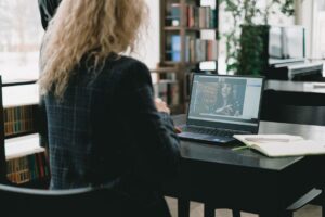 Hướng dẫn cập nhật nghiệp vụ nhân sự và pháp lý thông qua lớp học online 2026 - Khóa Học Online
