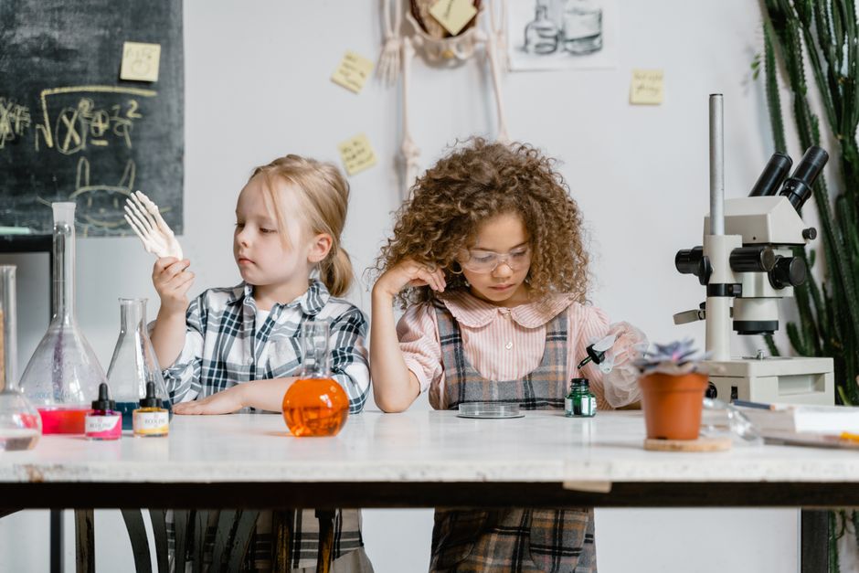 Hướng dẫn giáo dục STEM và STEAM cho bé từ A đến Z: Khơi nguồn sáng tạo - vietlearning tin giáo dục